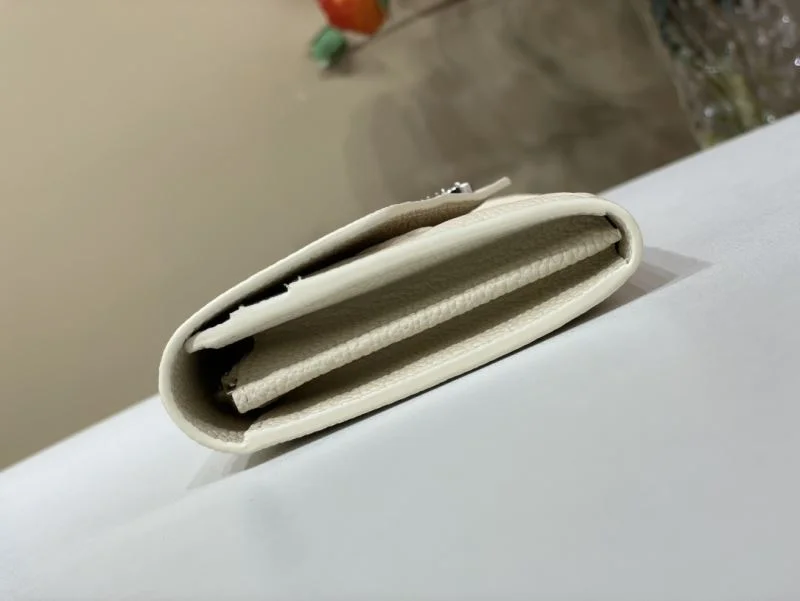 EyeCatching Louis Vuitton Wallets Purse 40935