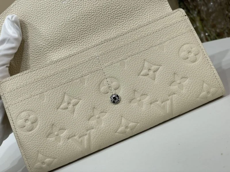 EyeCatching Louis Vuitton Wallets Purse 40935