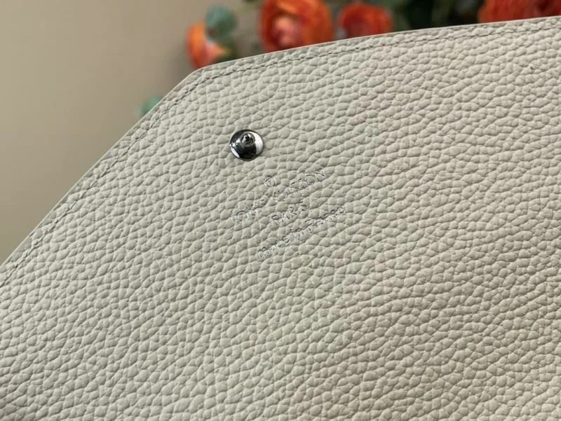 EyeCatching Louis Vuitton Wallets Purse 40935