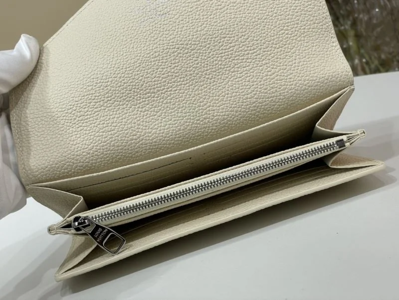 EyeCatching Louis Vuitton Wallets Purse 40935