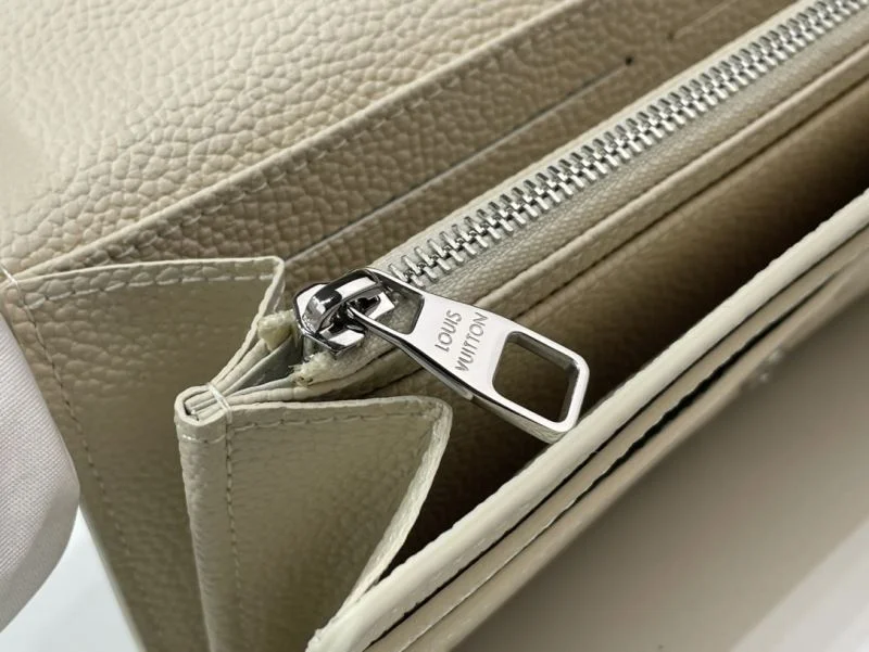 EyeCatching Louis Vuitton Wallets Purse 40935