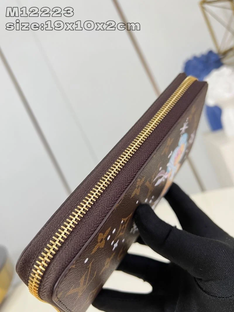 Bright Louis Vuitton Wallets Purse 40905