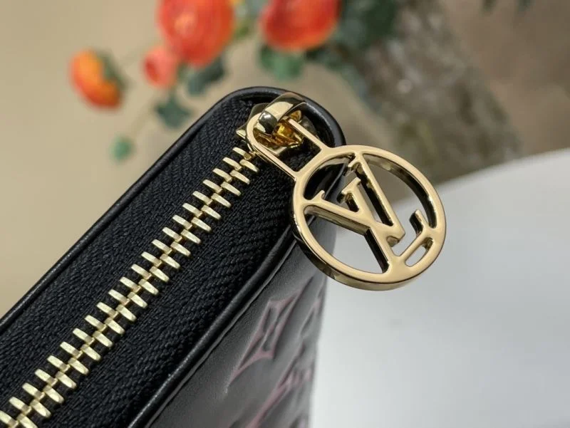 EyeCatching Louis Vuitton Wallets Purse 40231