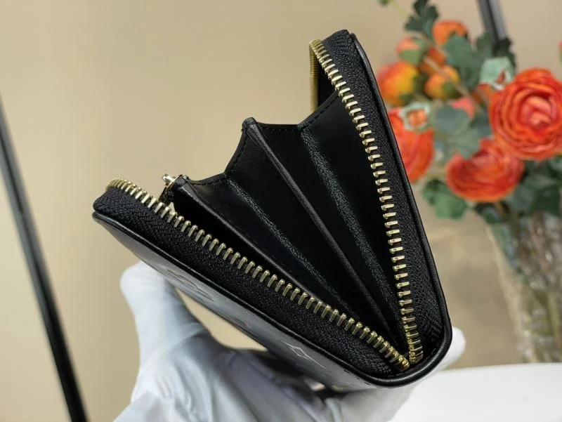 EyeCatching Louis Vuitton Wallets Purse 40231