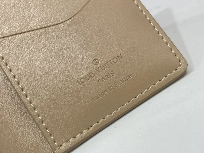 Snug Louis Vuitton Wallets Purse 40204