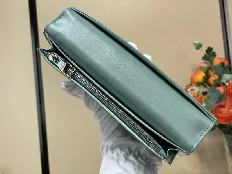 ModernLook Louis Vuitton Wallets Purse 40198