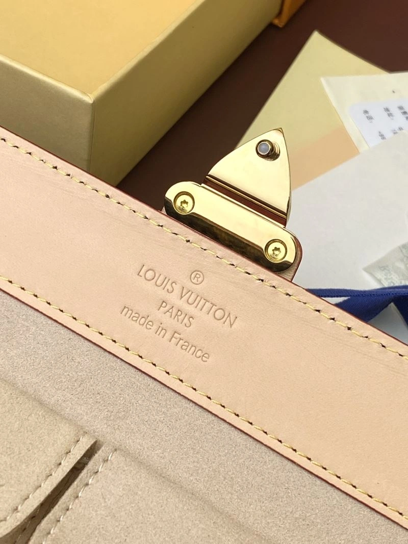 Louis Vuitton Wallets Purse Cozy 69231