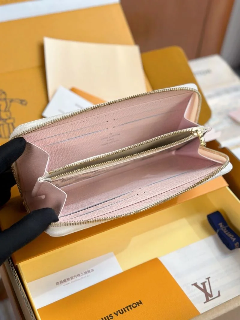 Flexible Louis Vuitton Wallets Purse 37682