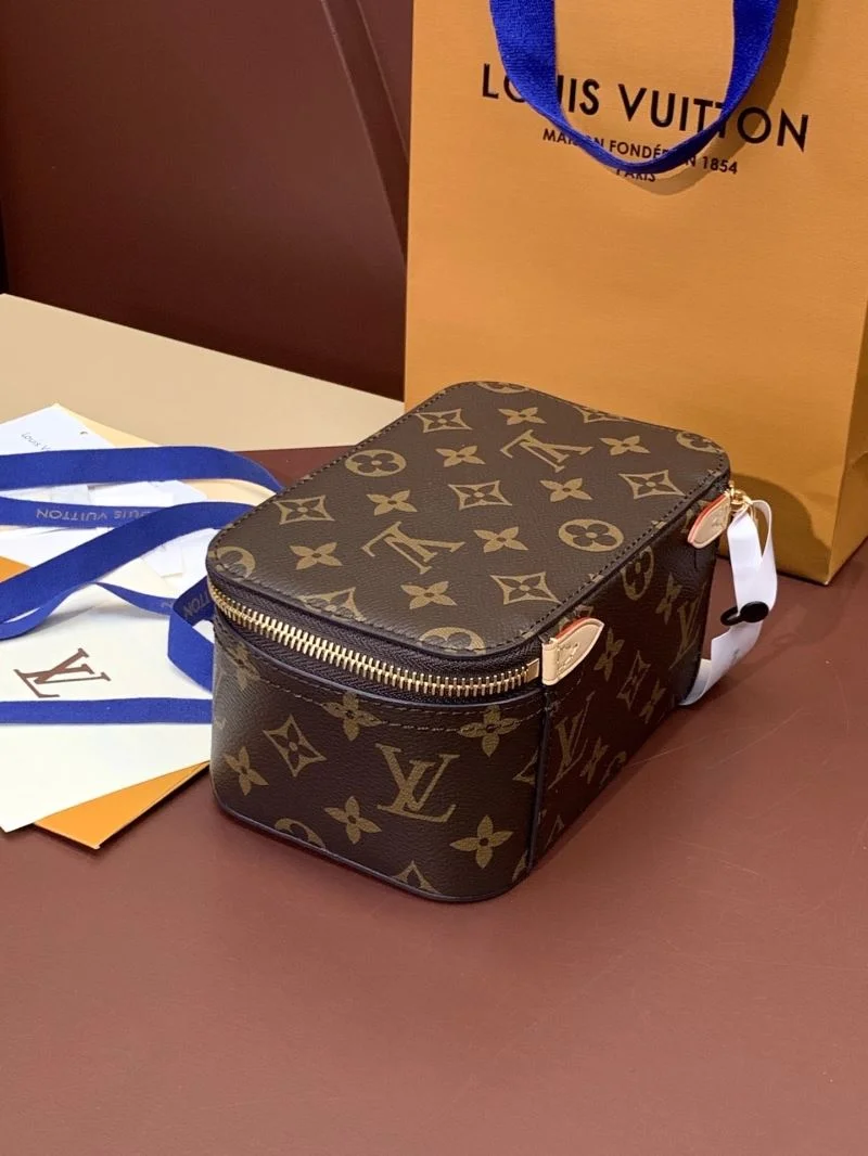 Louis Vuitton Wallets Purse Versatile 37677