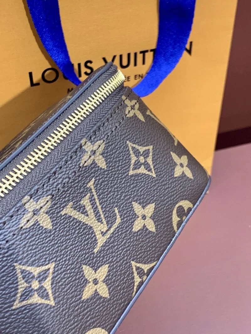 Louis Vuitton Wallets Purse Versatile 37677