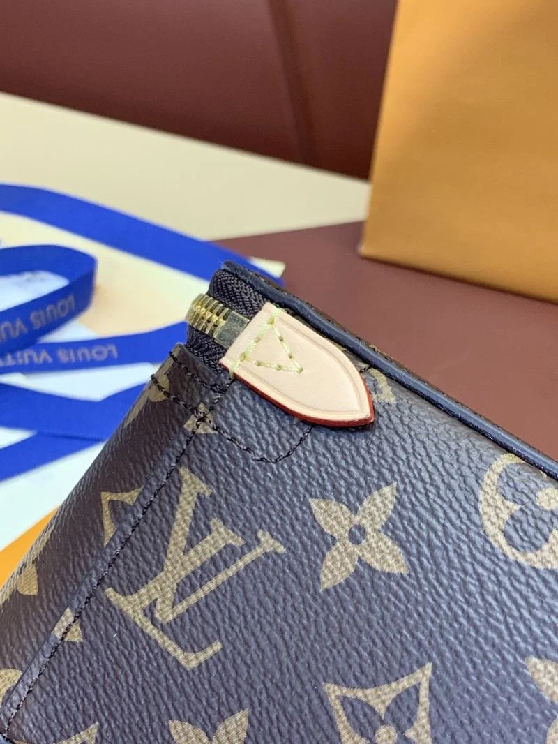Louis Vuitton Wallets Purse Versatile 37677