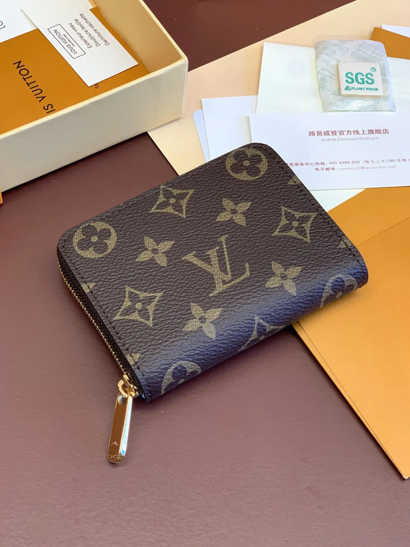 EyeCatching Louis Vuitton Wallets Purse 37621