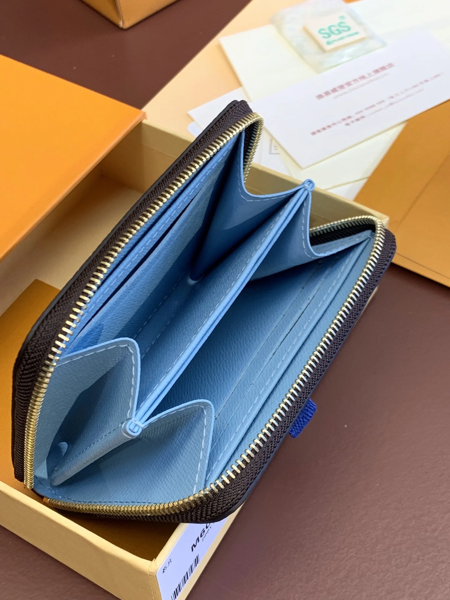 EyeCatching Louis Vuitton Wallets Purse 37621