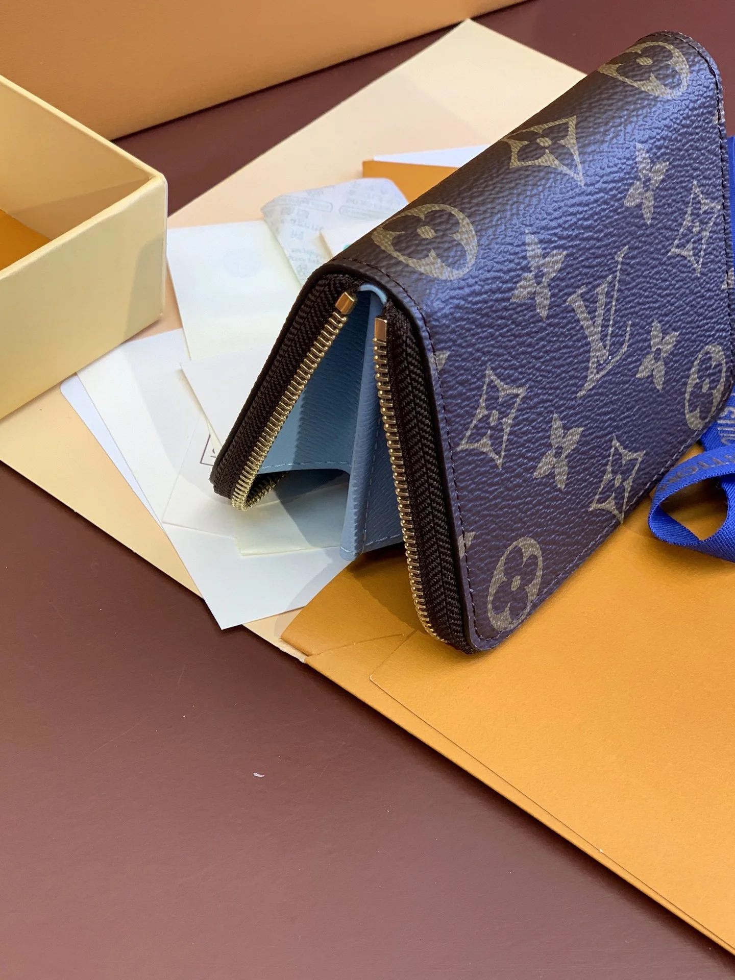 EyeCatching Louis Vuitton Wallets Purse 37621