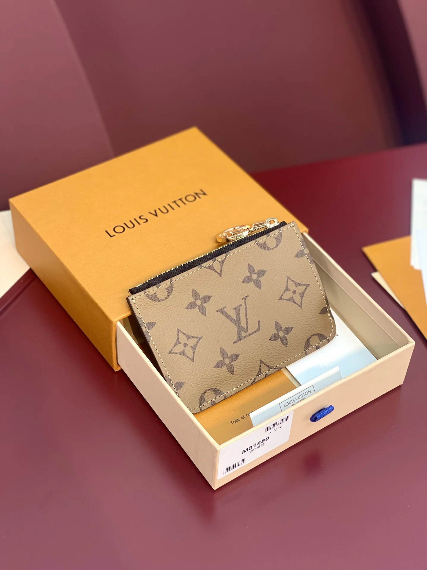 EyeCatching Louis Vuitton Wallets Purse 56145