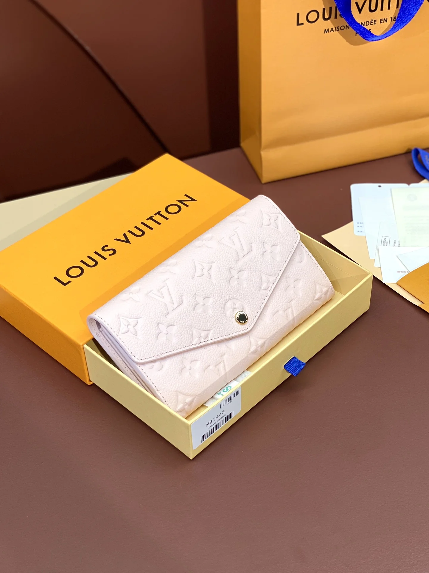 Sporty Louis Vuitton Wallets Purse 56121