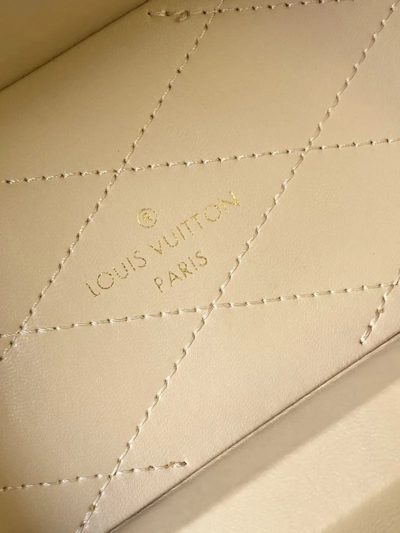 Louis Vuitton Watch Box TechFriendly 42105