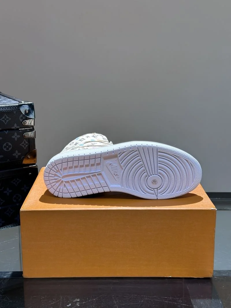 Louis Vuitton x Nike Shoes Sleek 30327