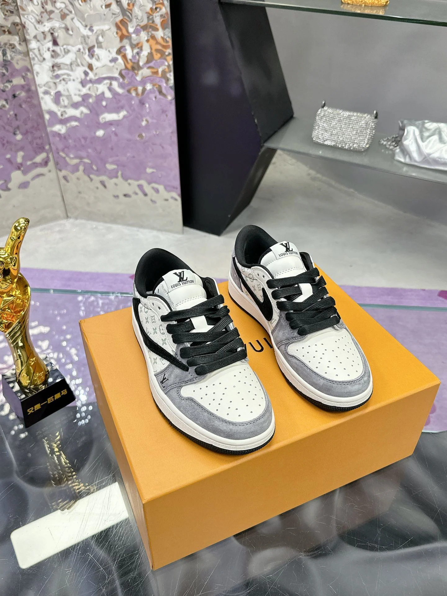 Louis Vuitton x Nike Shoes Versatile 31383