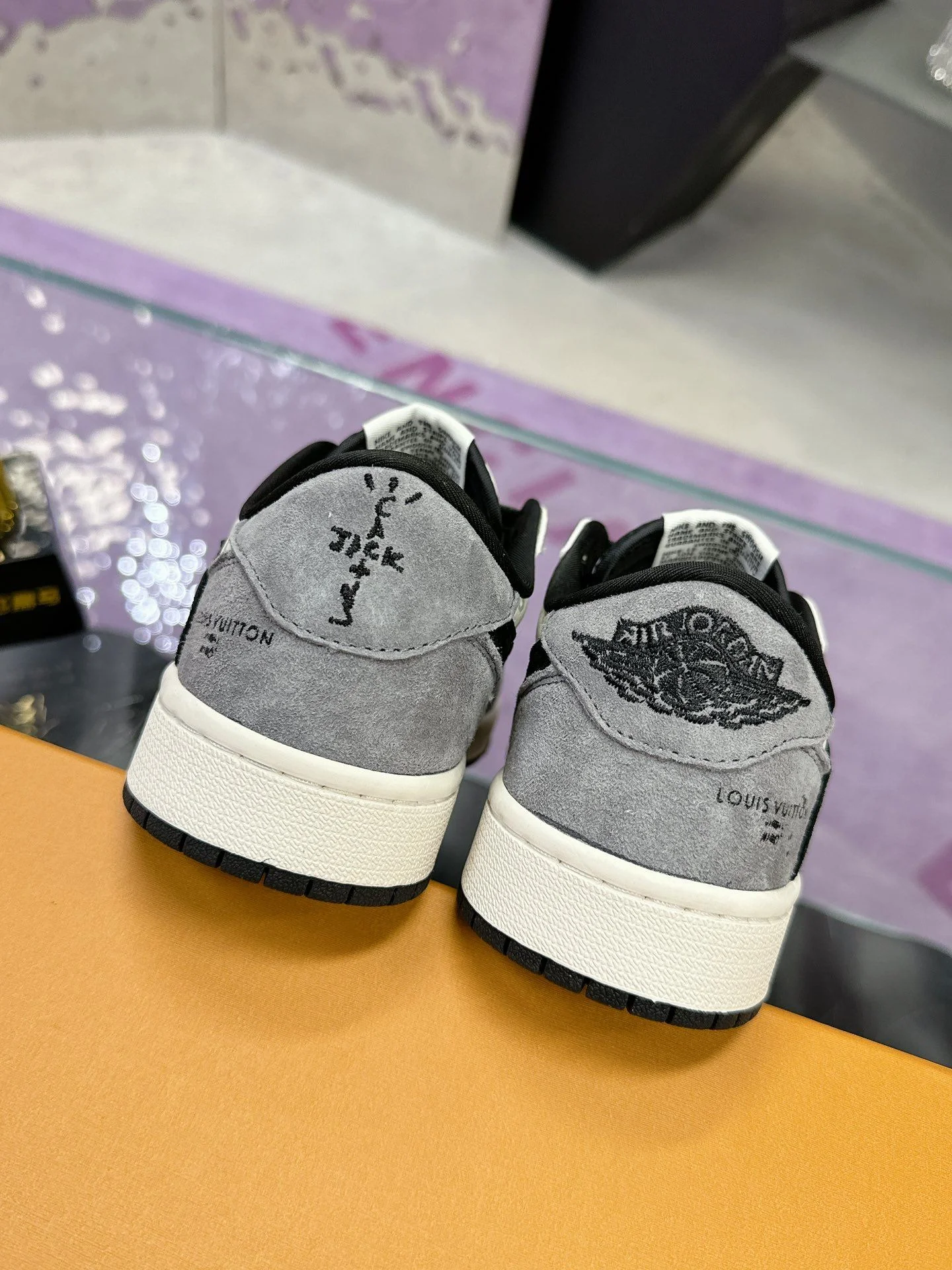 Louis Vuitton x Nike Shoes Versatile 31383