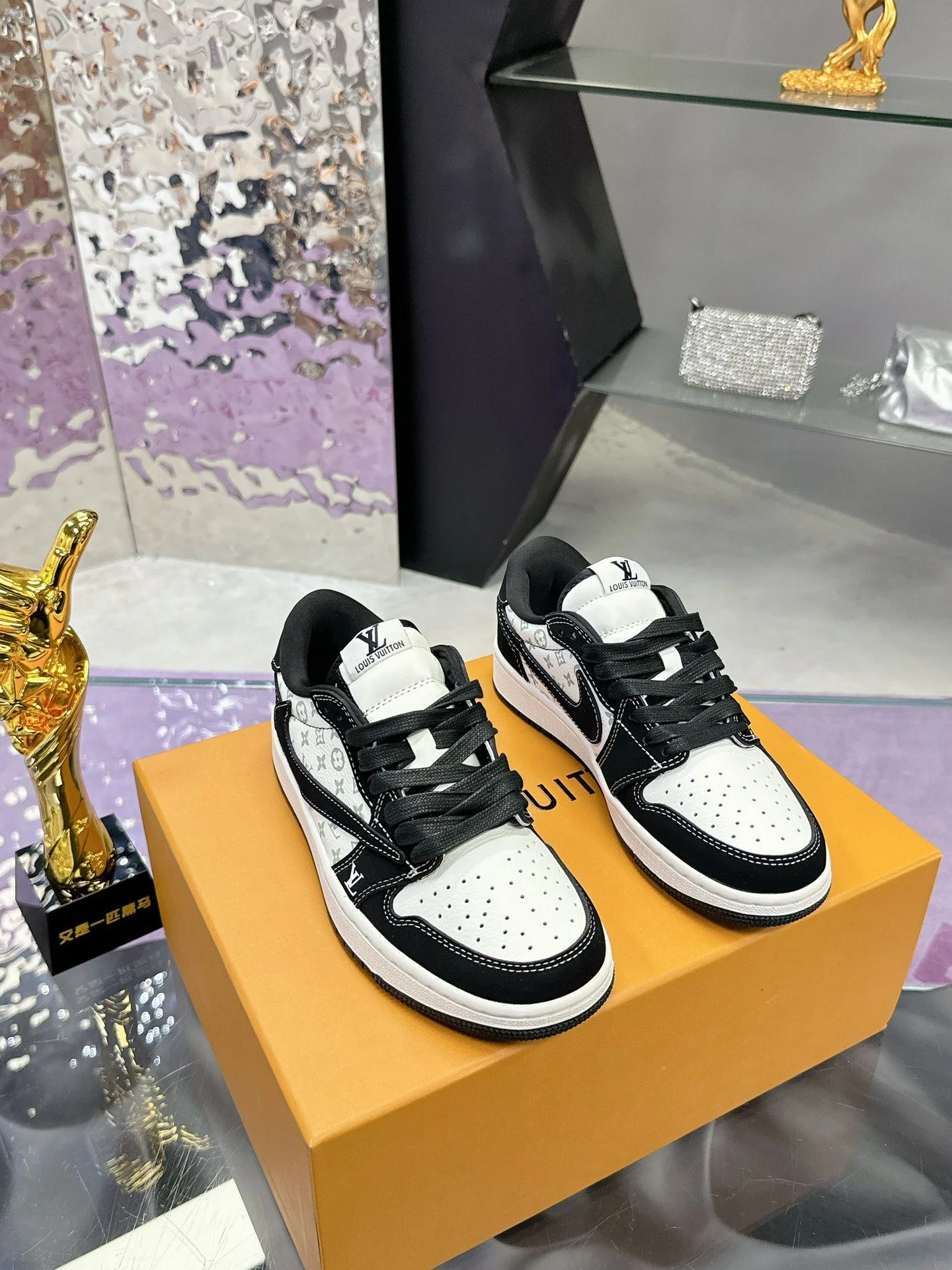 Breathable Louis Vuitton x Nike Shoes 31360