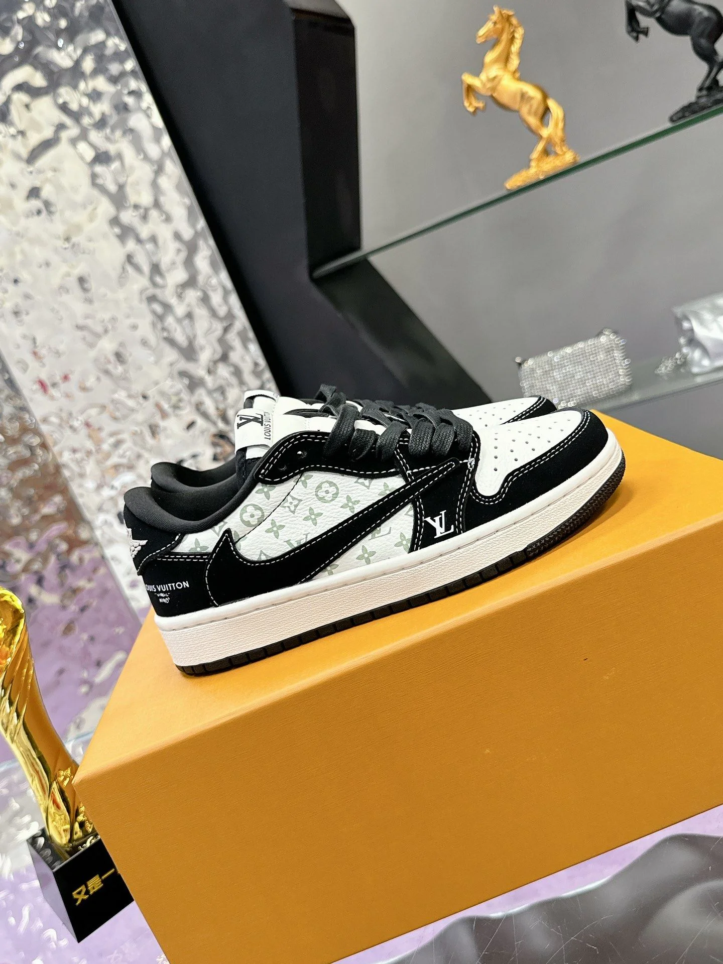 Breathable Louis Vuitton x Nike Shoes 31360