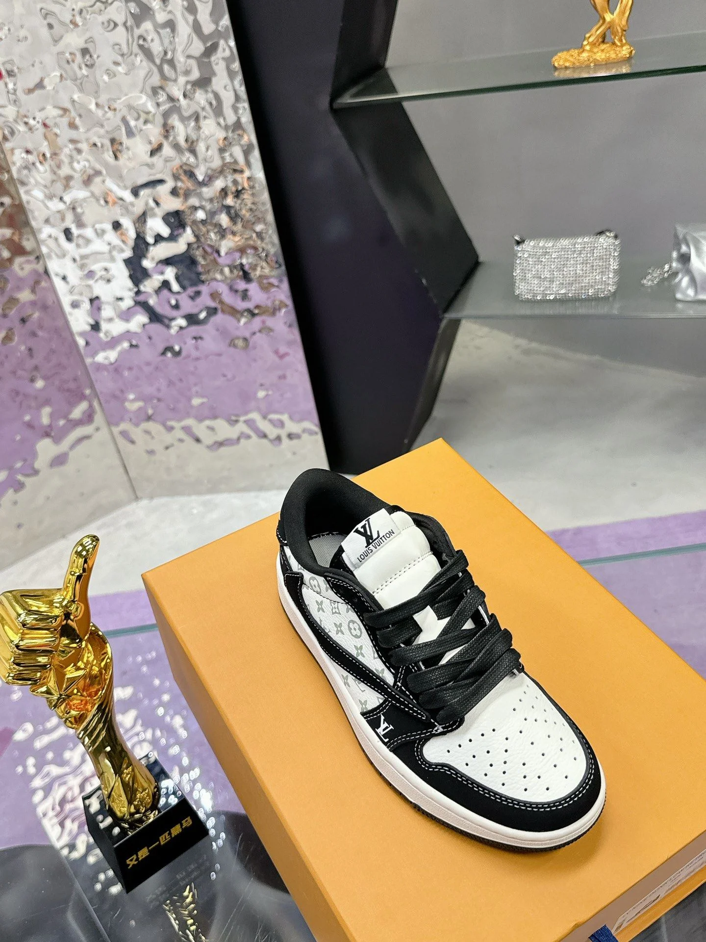 Breathable Louis Vuitton x Nike Shoes 31360