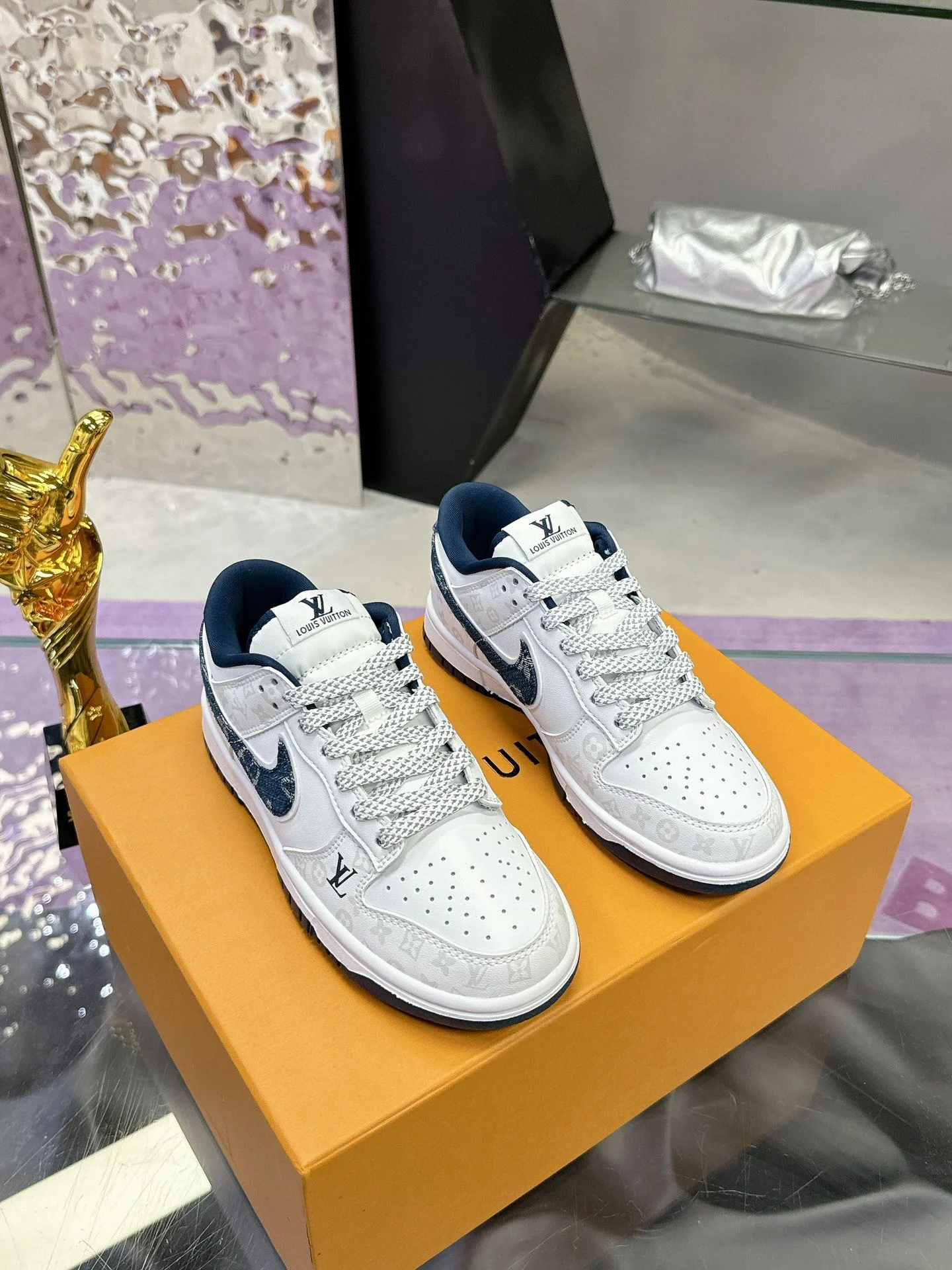 Colorful Louis Vuitton x Nike Shoes 31362