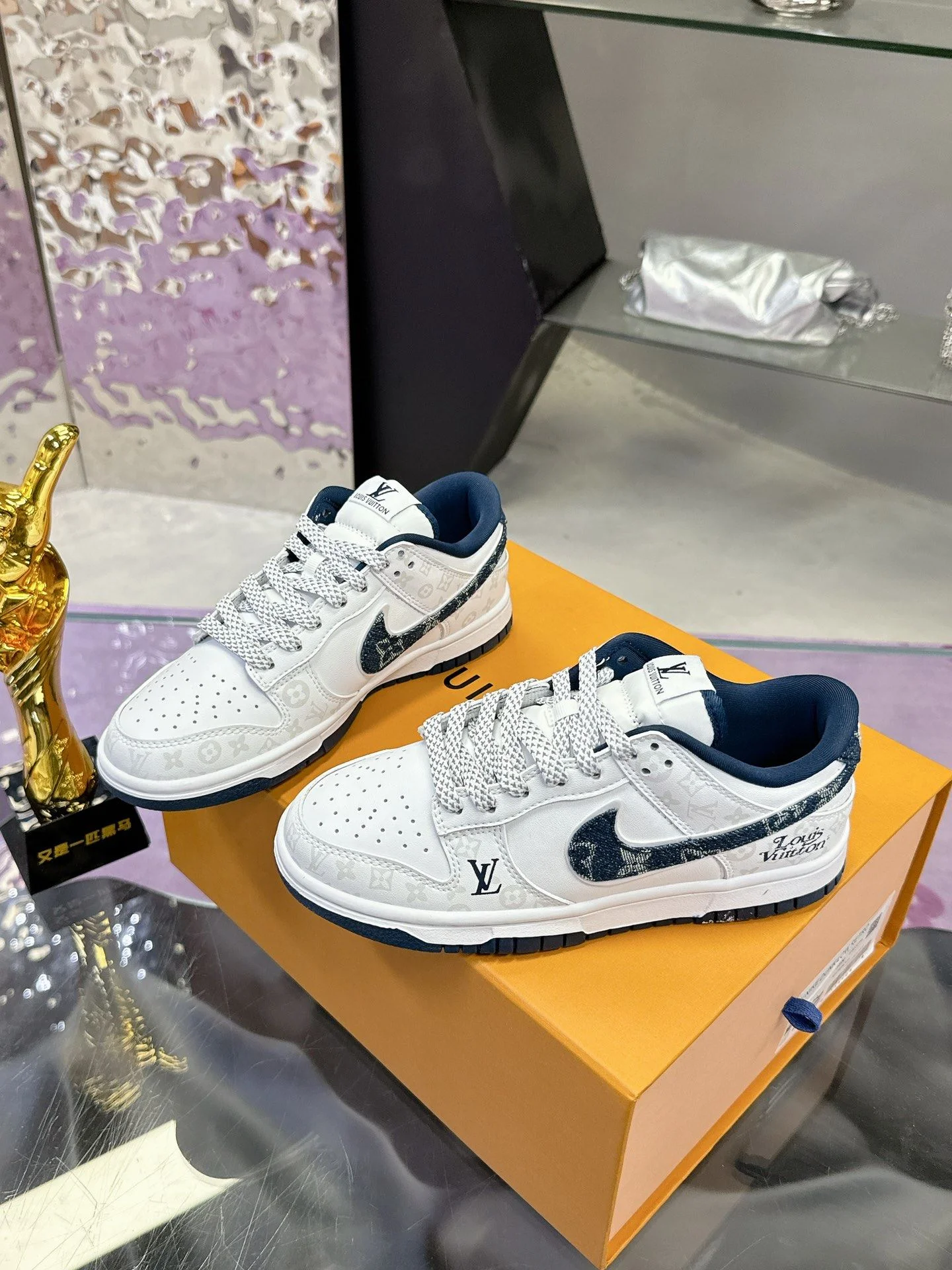 Colorful Louis Vuitton x Nike Shoes 31362