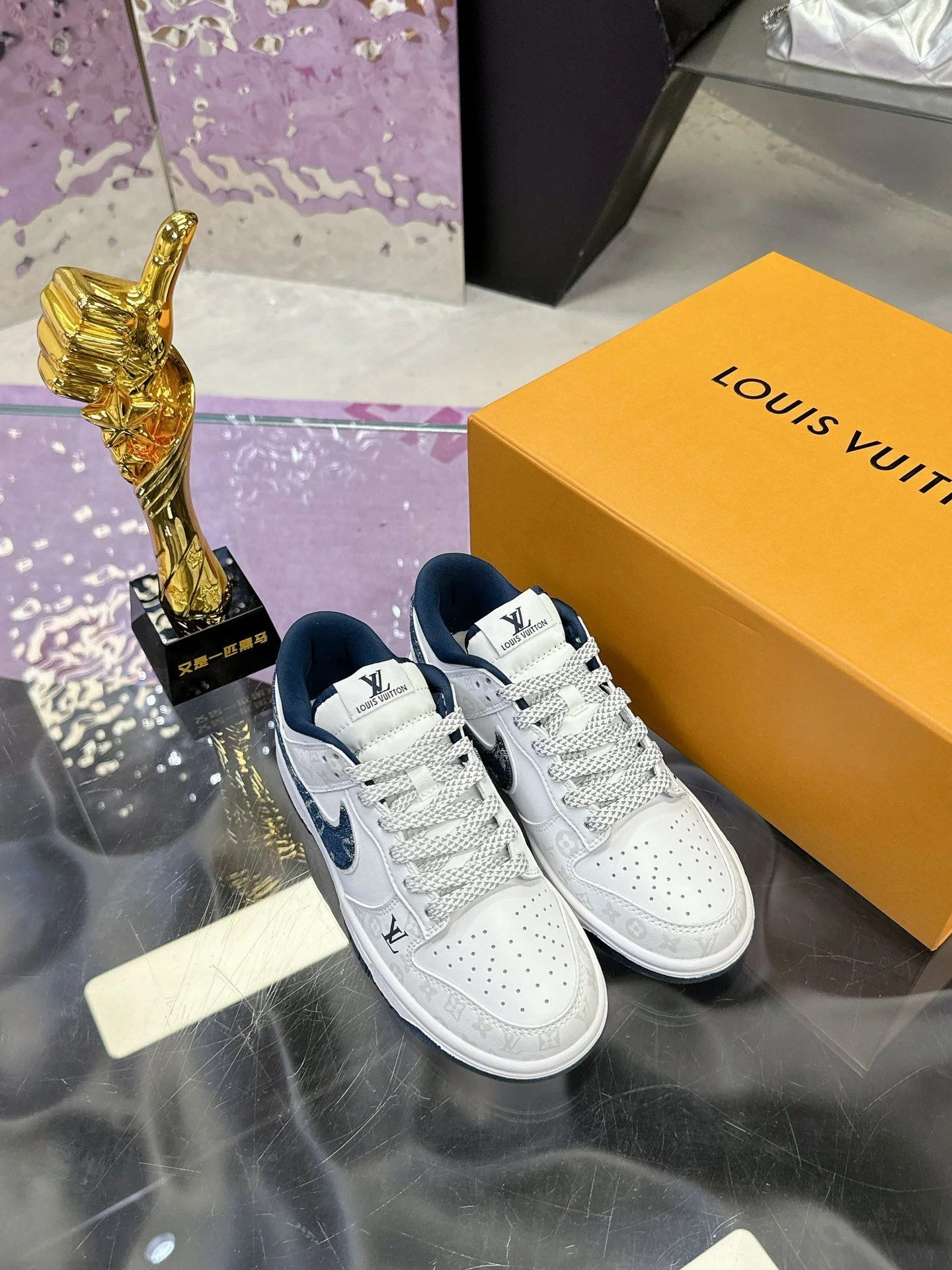 Colorful Louis Vuitton x Nike Shoes 31362