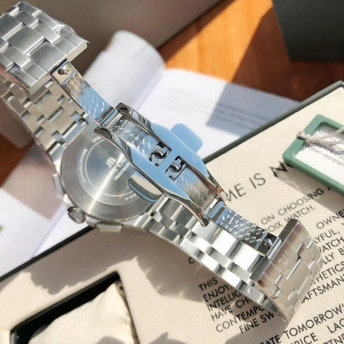 Modern MAURICE LACROIC Watches 190055