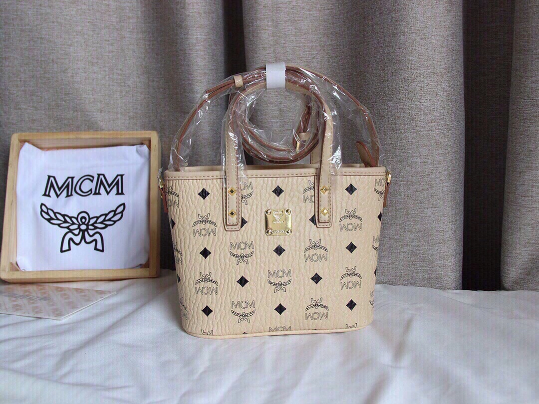 Unisex MCM Shopping Bags 90461