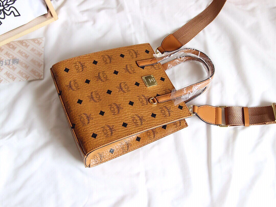 MCM Shopping Bags Unisex 90454