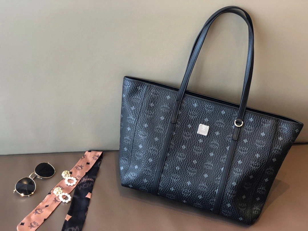 MCM Shopping Bags UrbanChic 90490
