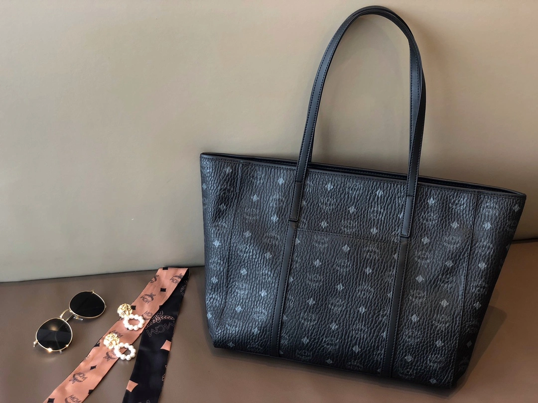 MCM Shopping Bags UrbanChic 90490