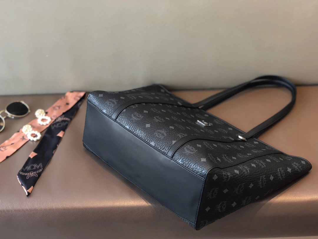 MCM Shopping Bags UrbanChic 90490