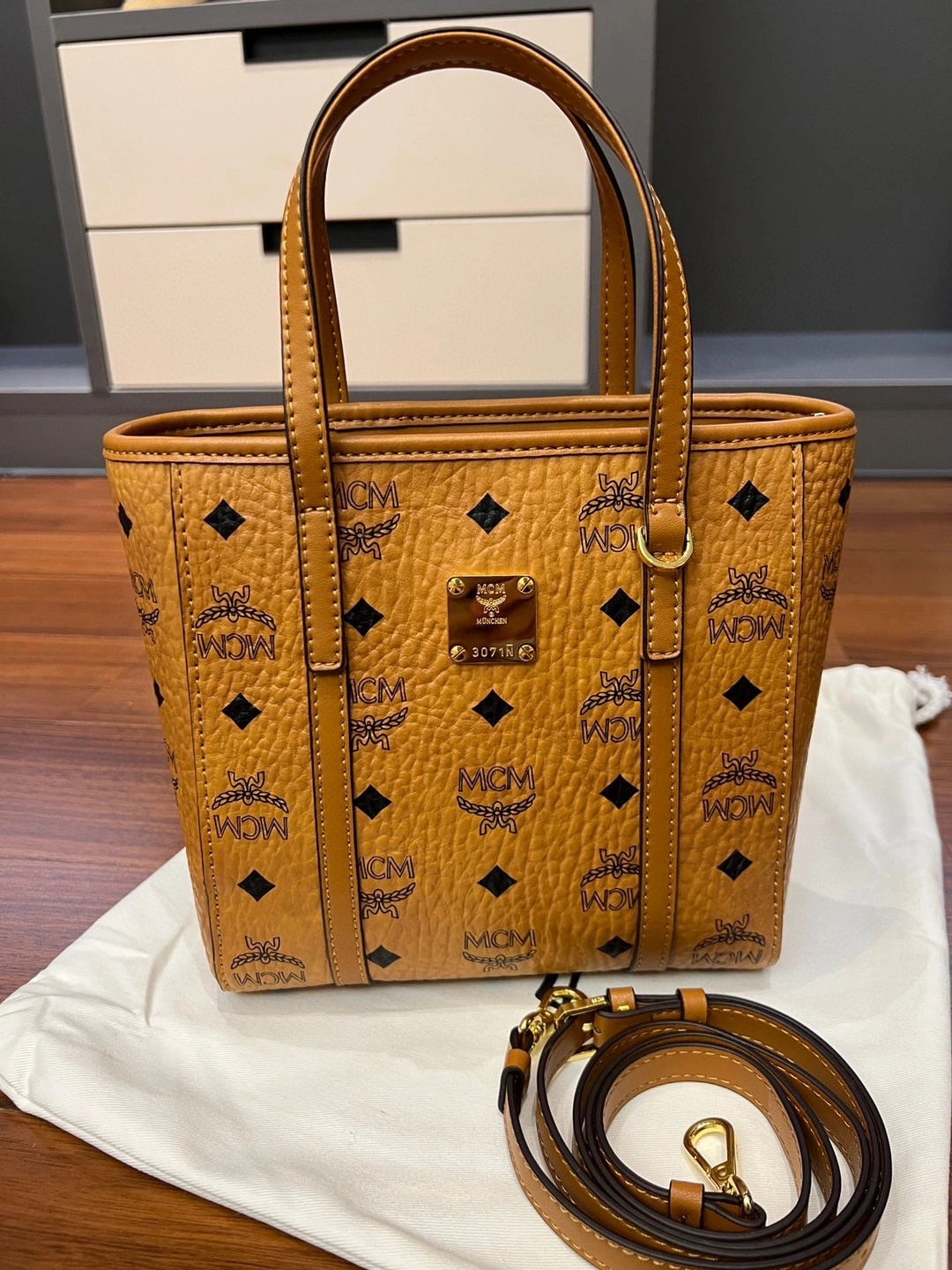 MCM Shopping Bags ModernLook 90425