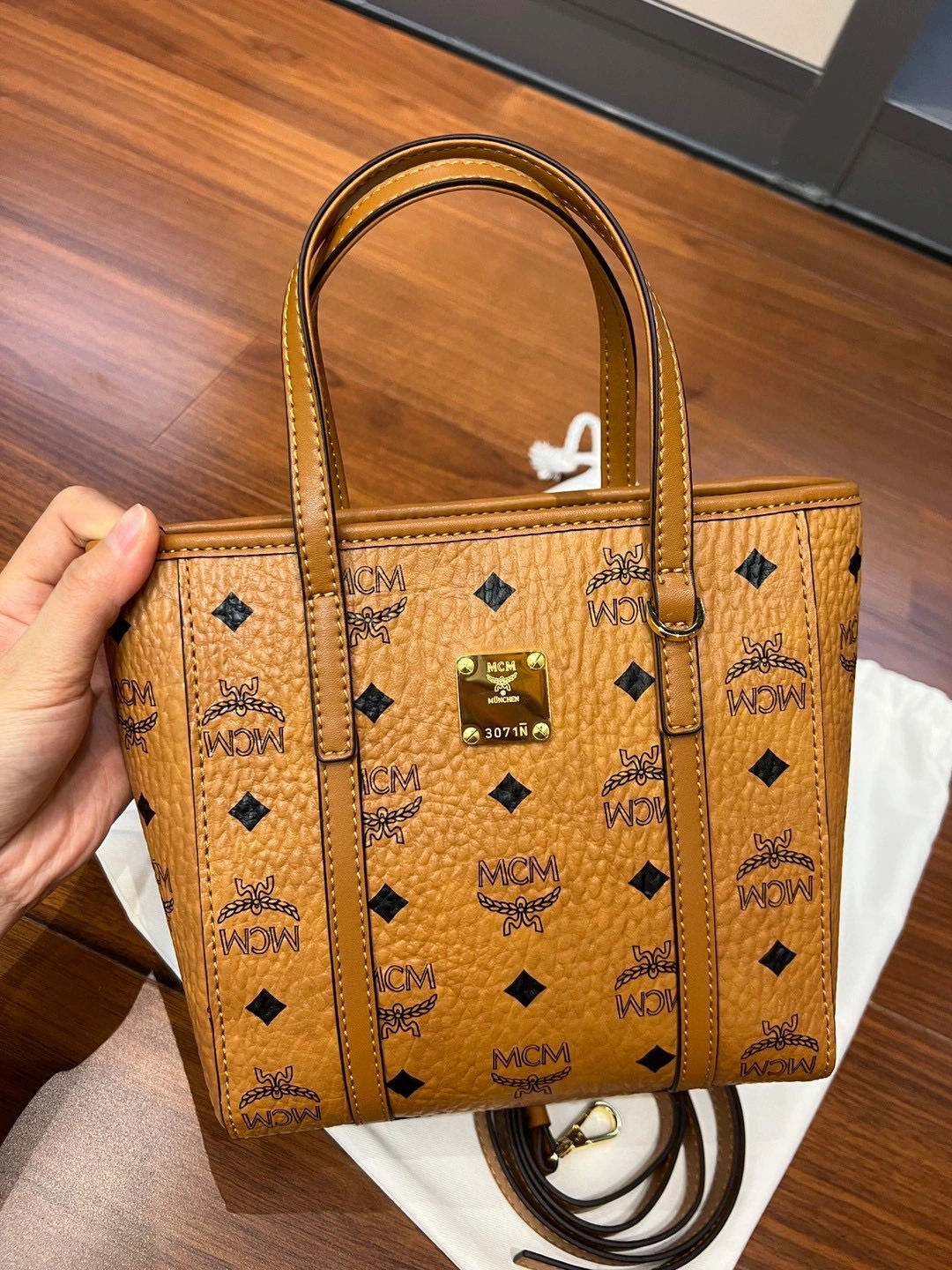 MCM Shopping Bags ModernLook 90425