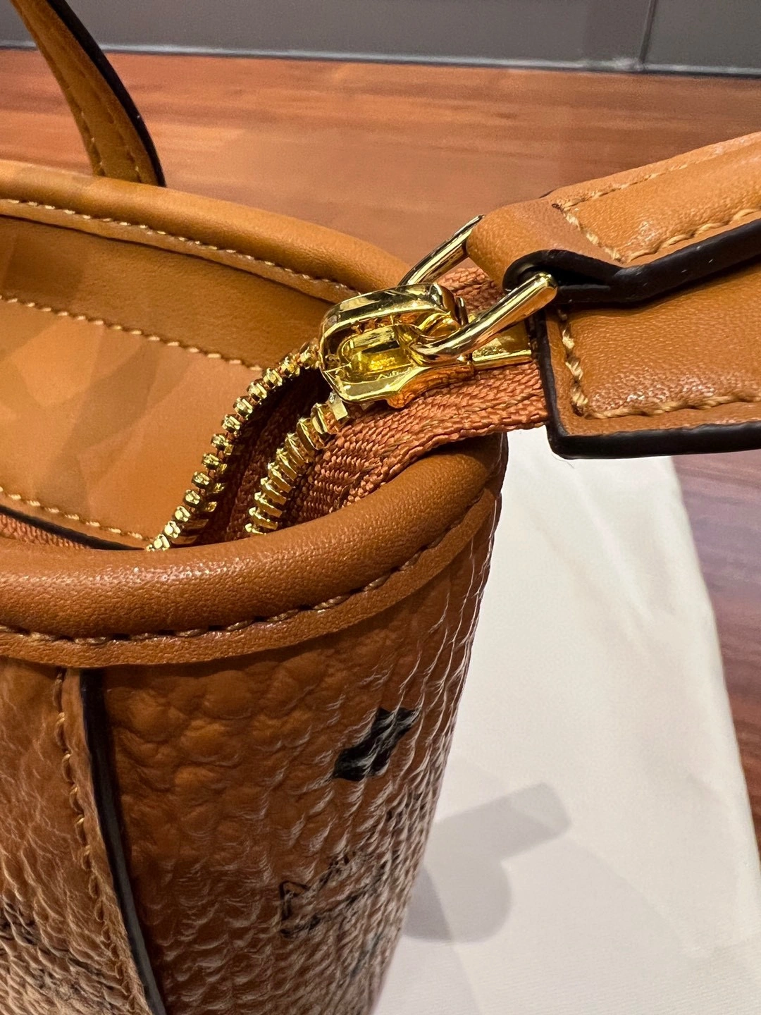 MCM Shopping Bags ModernLook 90425