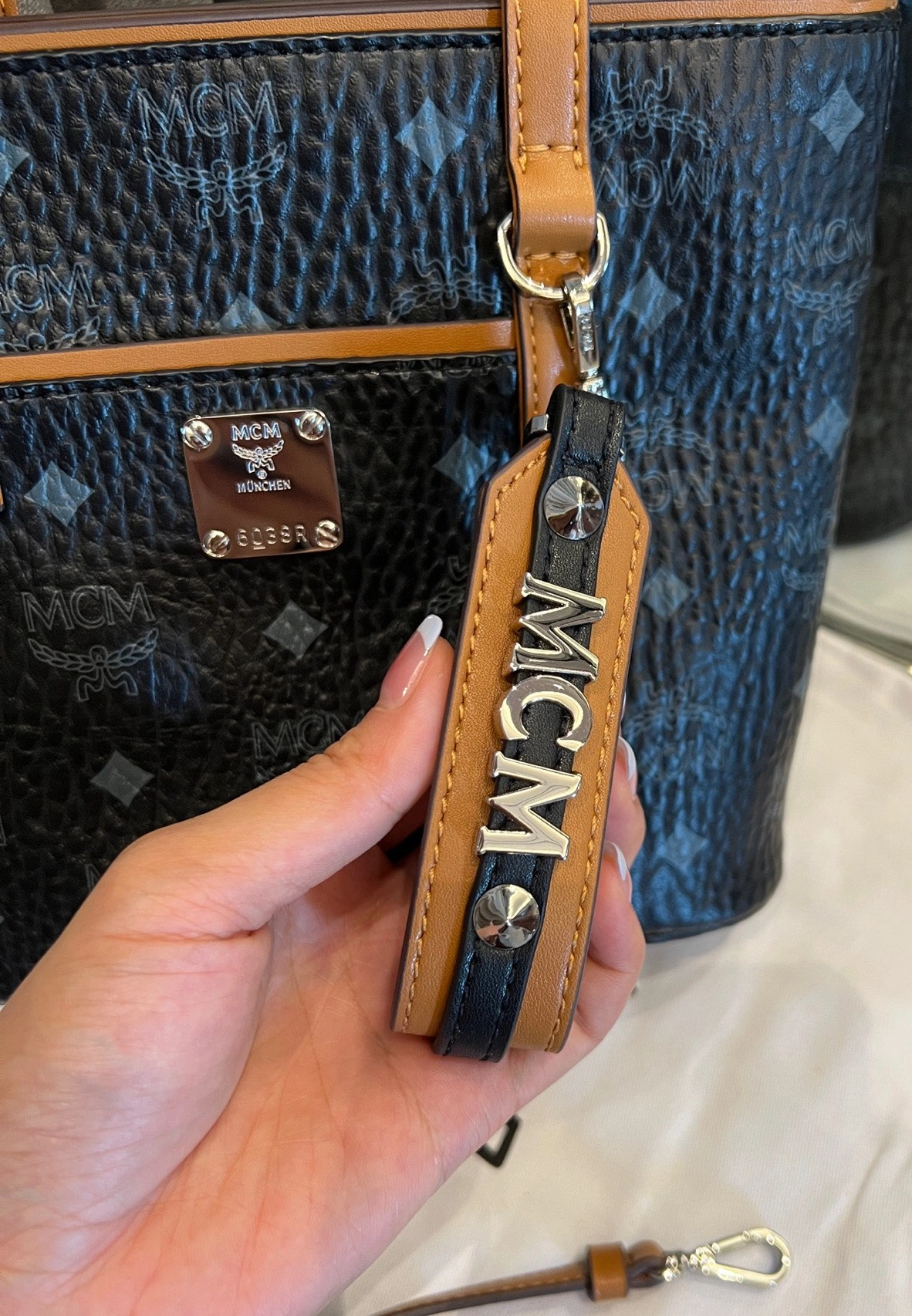 Comfortable MCM Shopping Bags 90424