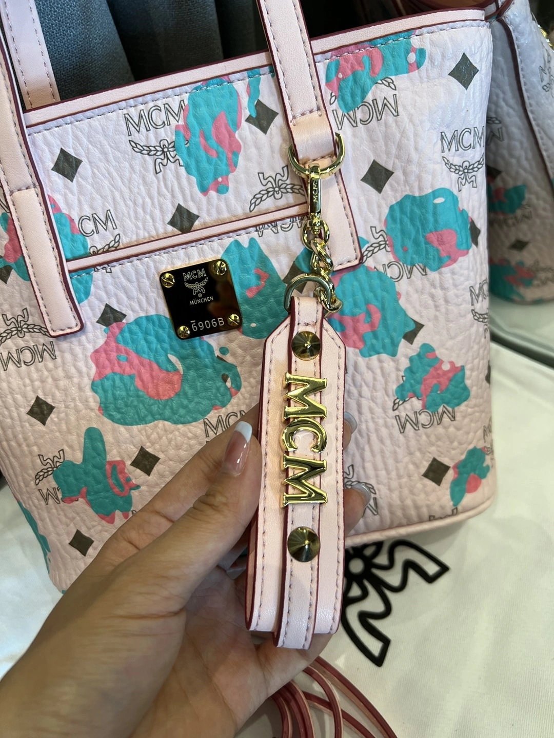 Versatile MCM Shopping Bags 90455