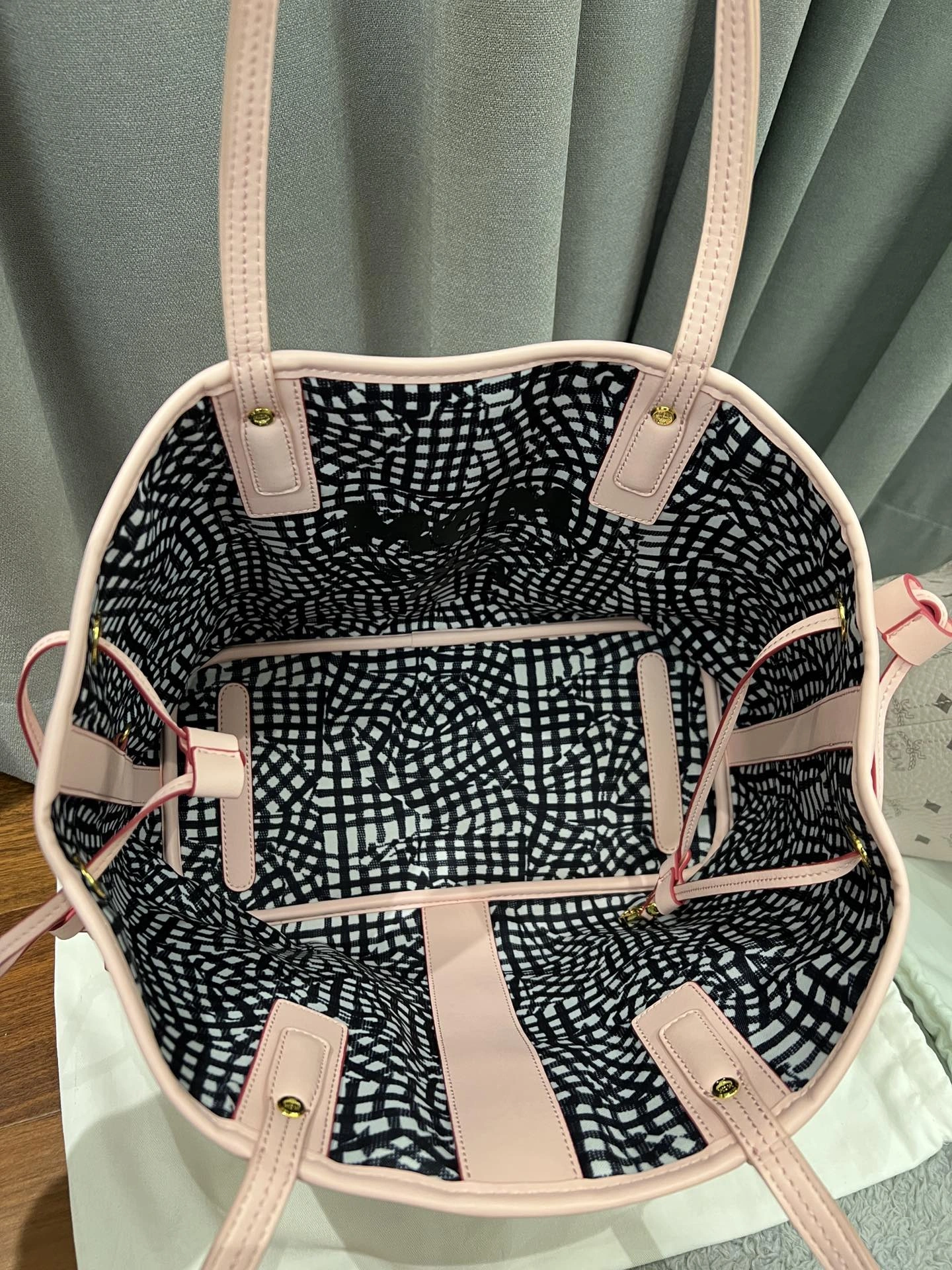 MCM Shopping Bags Flexible 90428