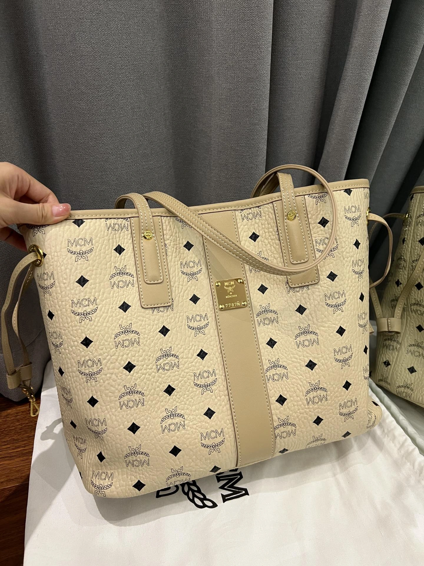 WrinkleFree MCM Shopping Bags 90436