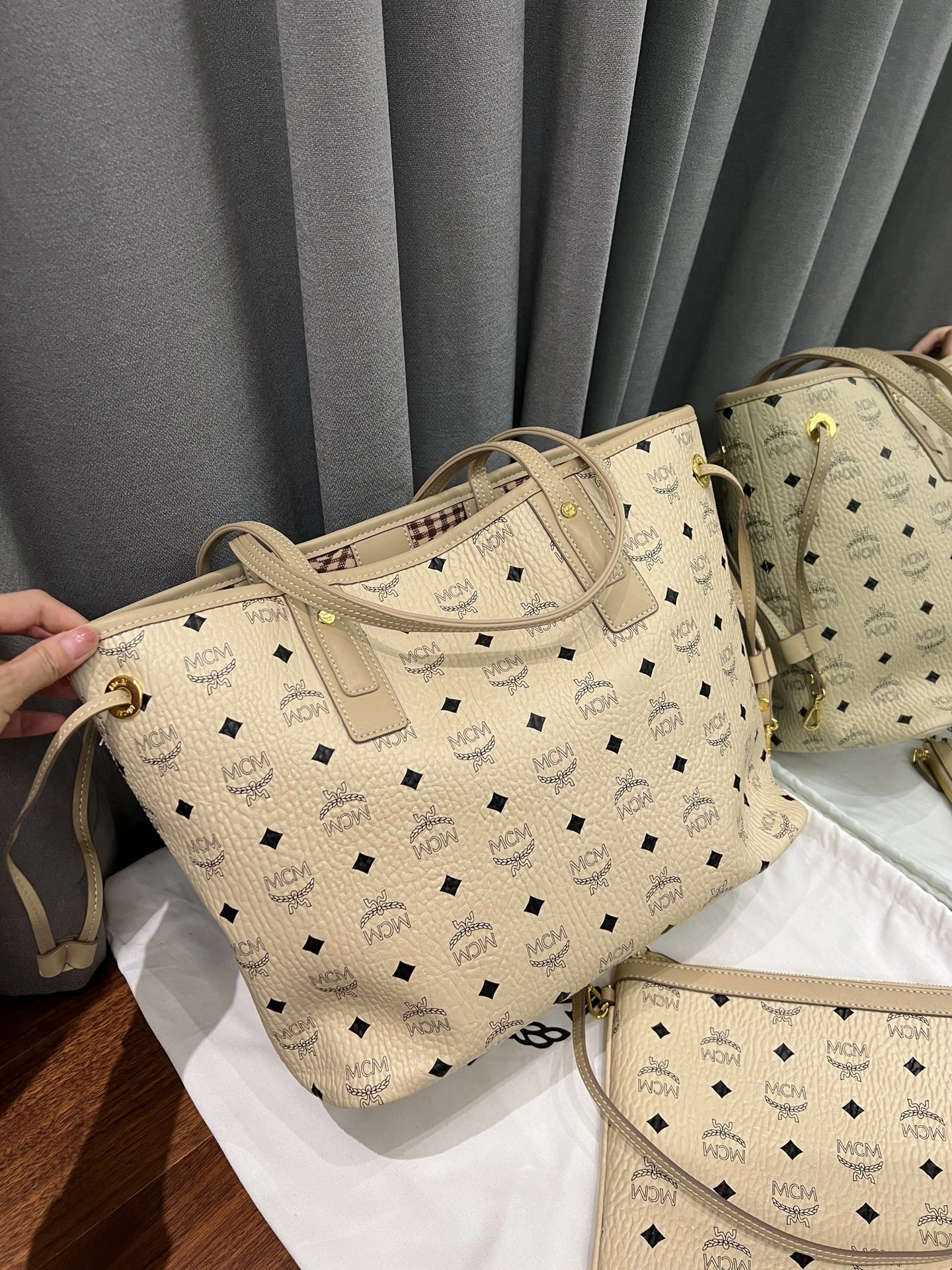 WrinkleFree MCM Shopping Bags 90436