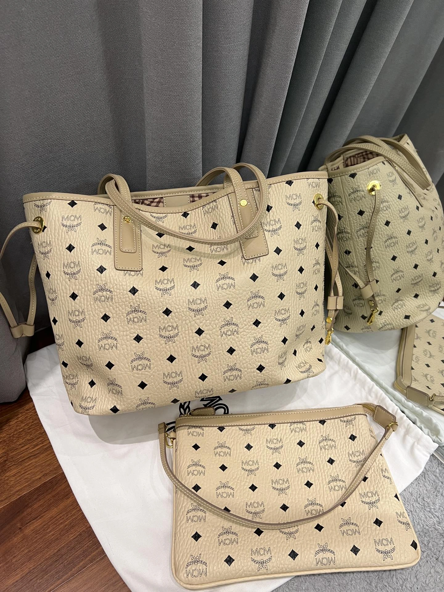 WrinkleFree MCM Shopping Bags 90436