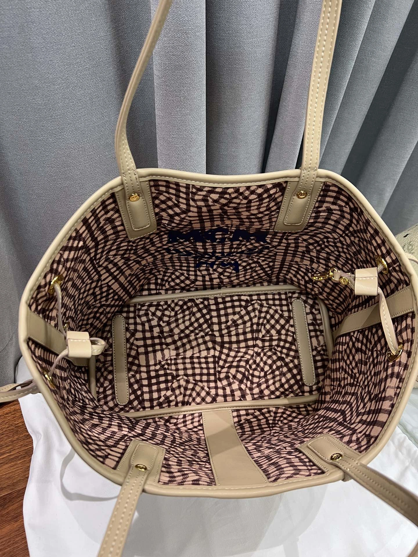 WrinkleFree MCM Shopping Bags 90436