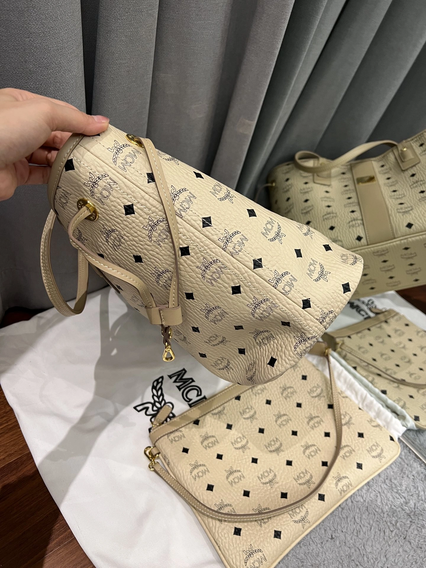 WrinkleFree MCM Shopping Bags 90436