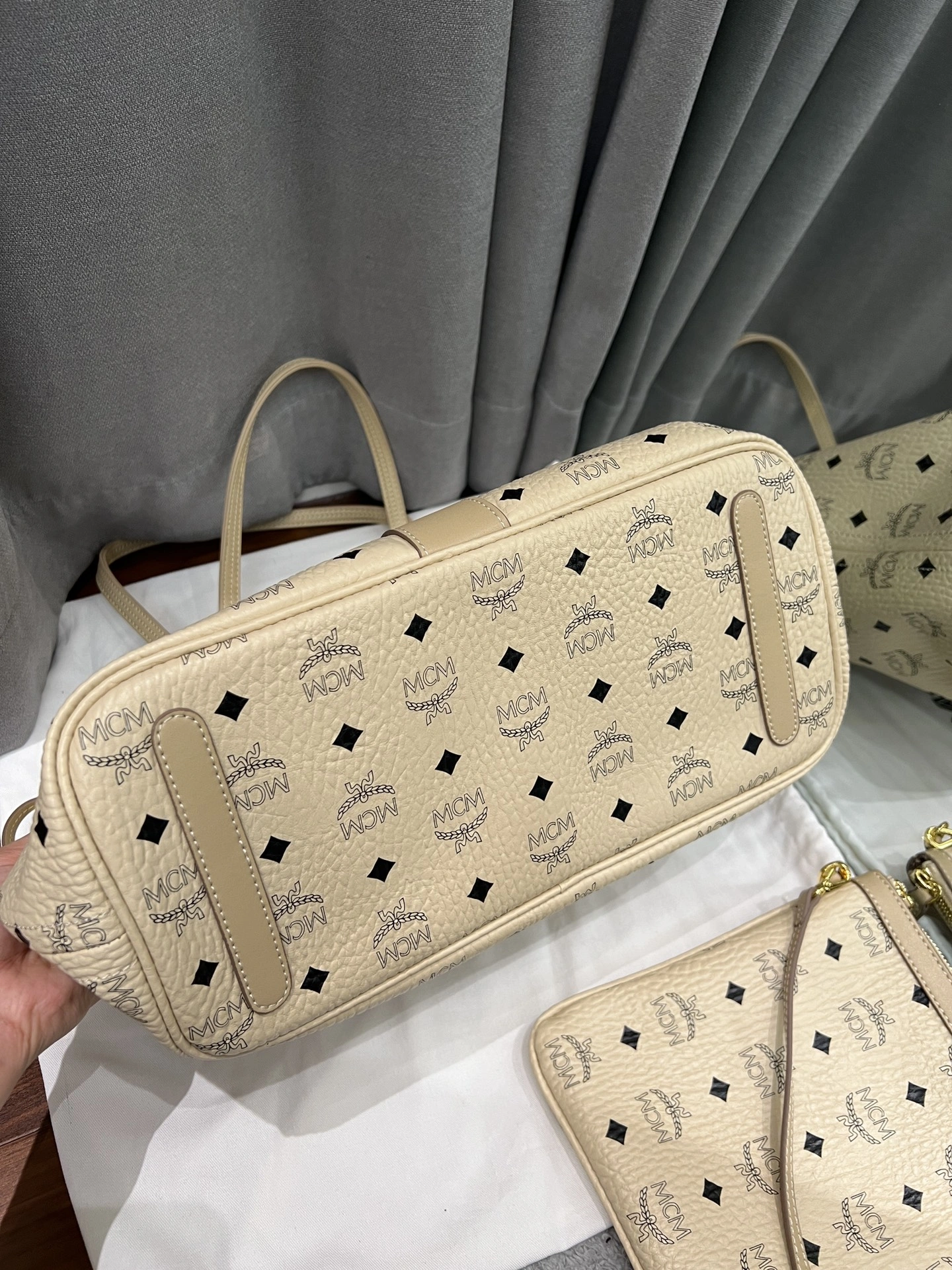WrinkleFree MCM Shopping Bags 90436