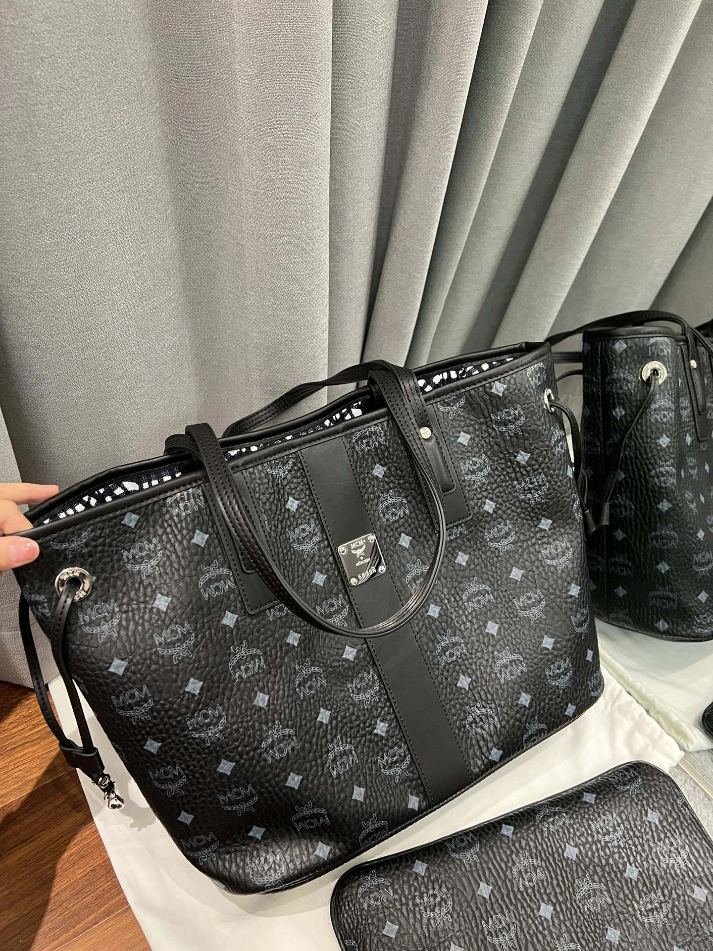 Popular MCM Shopping Bags 90431