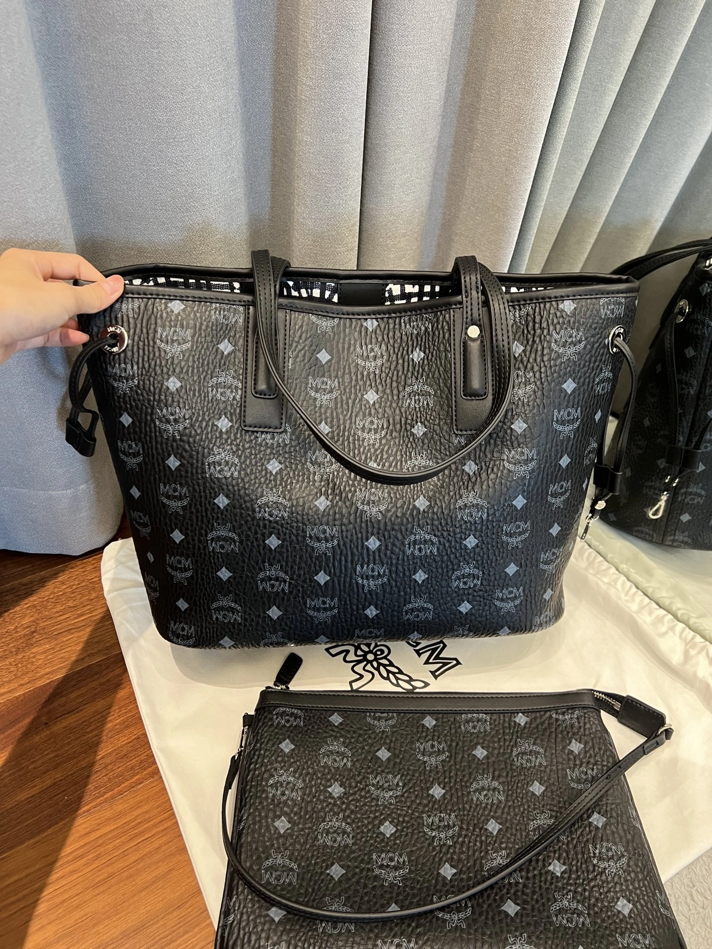 Popular MCM Shopping Bags 90431